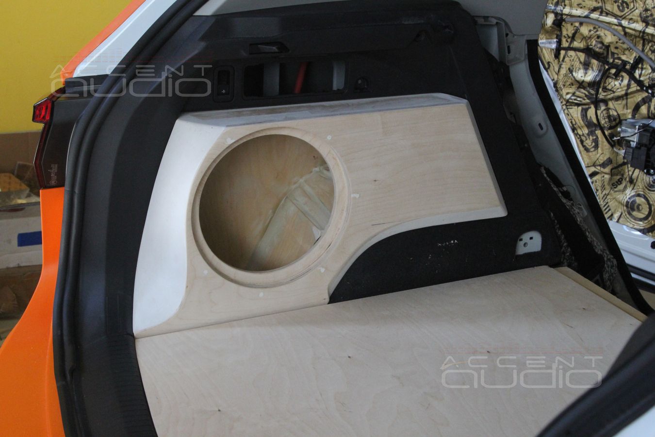 Фирменный сабвуфер с новой, оранжевой отстрочкой под Оранжевое настроение