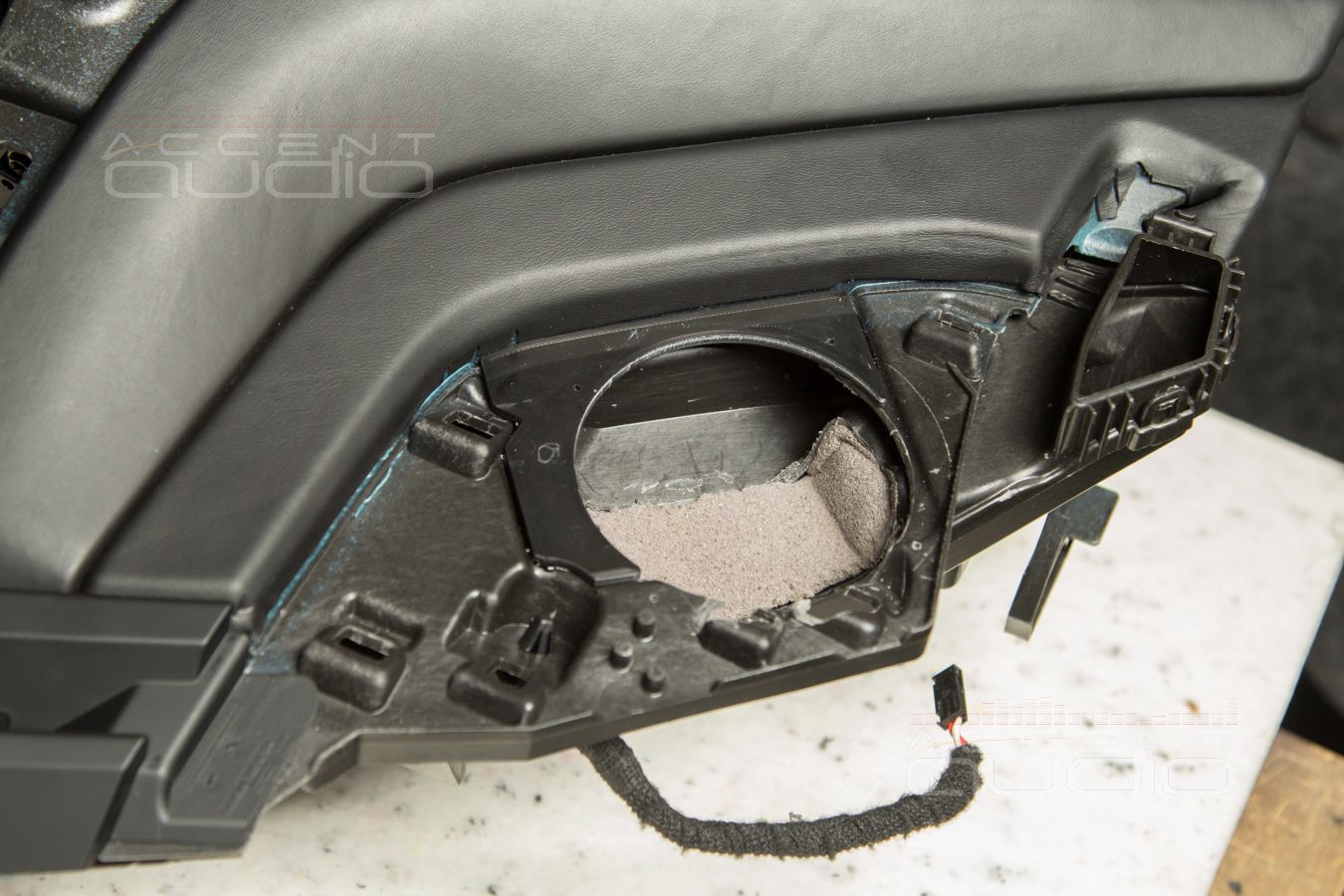 Явные отличия настоящей аудиосистемы от Burmester в Porsche Taycan