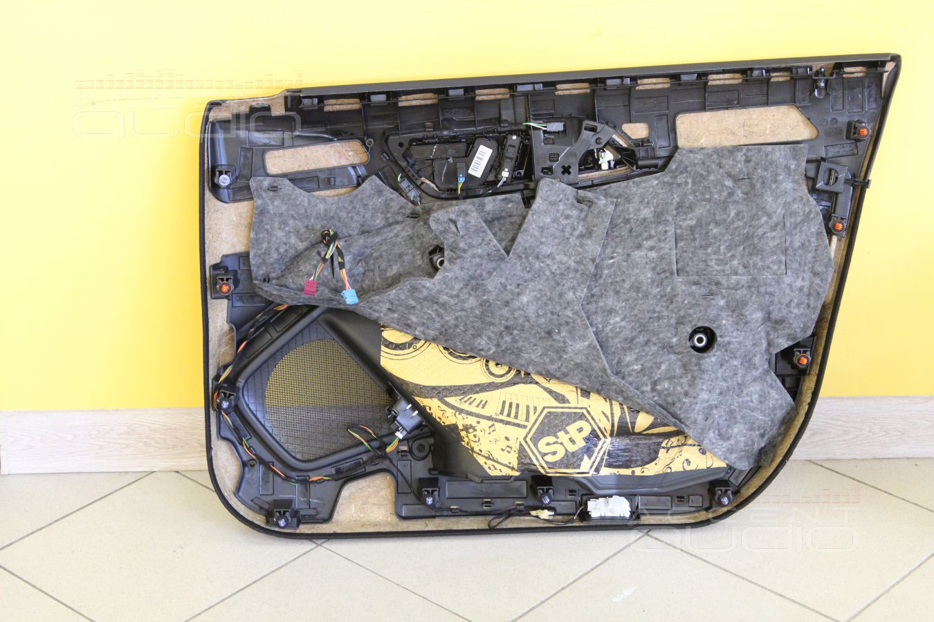 Установка динамиков в двери GLA