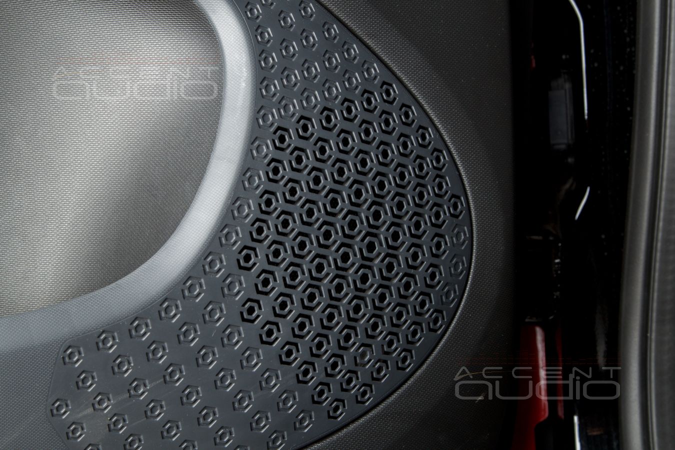 Аудиоподготовка дверей и установка мидбасовых динамиков Morel Virtus Nano Carbon MW6