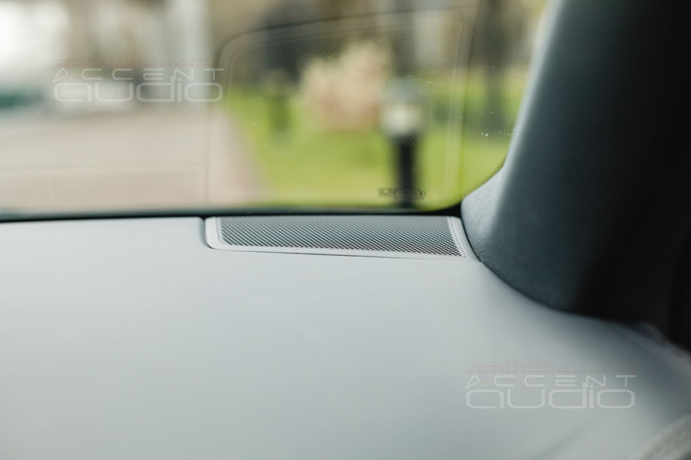 Новые, роскошные твитеры Brax ML1 в Porsche Cayenne Coupe штатно