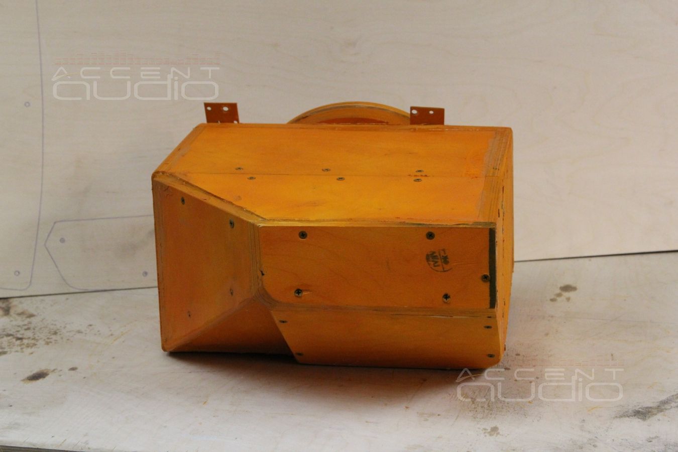 Сабвуфер стелс в Nissan 350Z