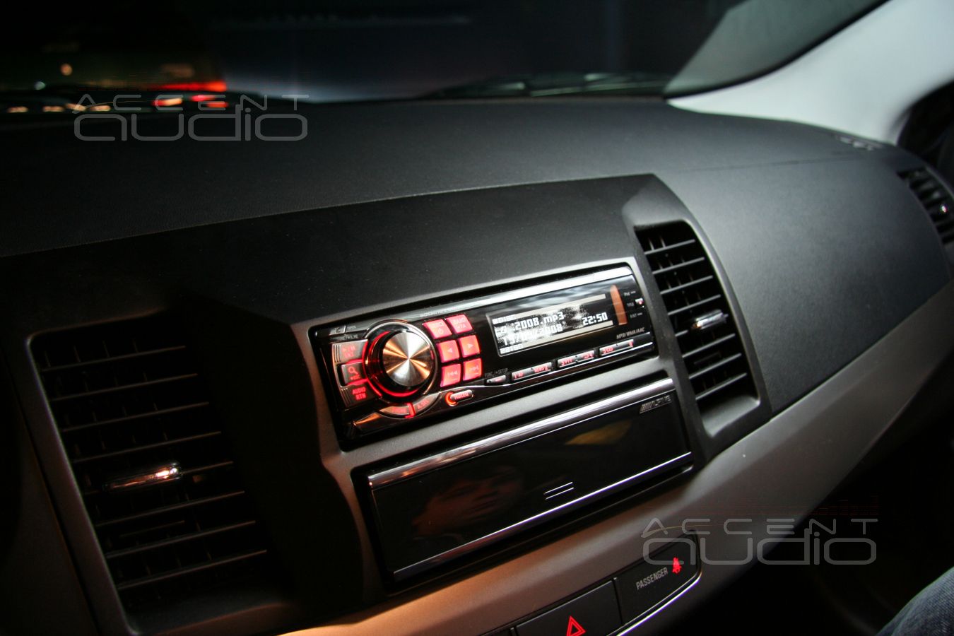 Варианты: новая магнитола в Mitsubishi Lancer X. Alpine 9887 + карман для IPOD