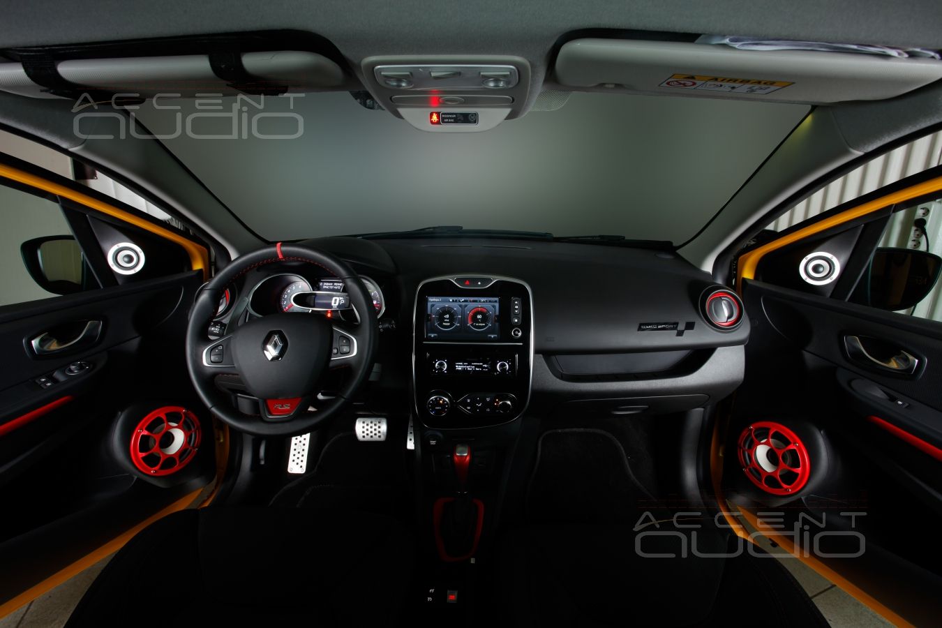 Установка магнитолы Pioneer DEH-P99RS в Renault Clio RS Sport