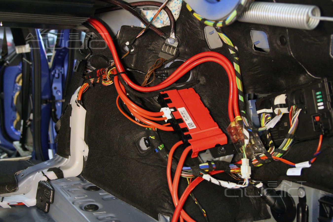 Установка усилителей в BMW F30