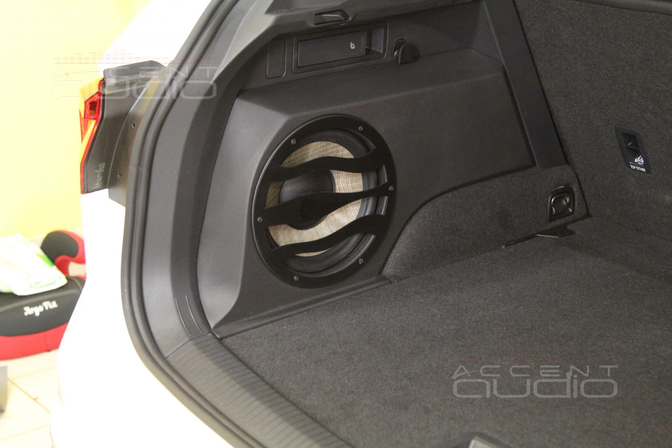 Встроенный сабвуфер в новом Тигуане
