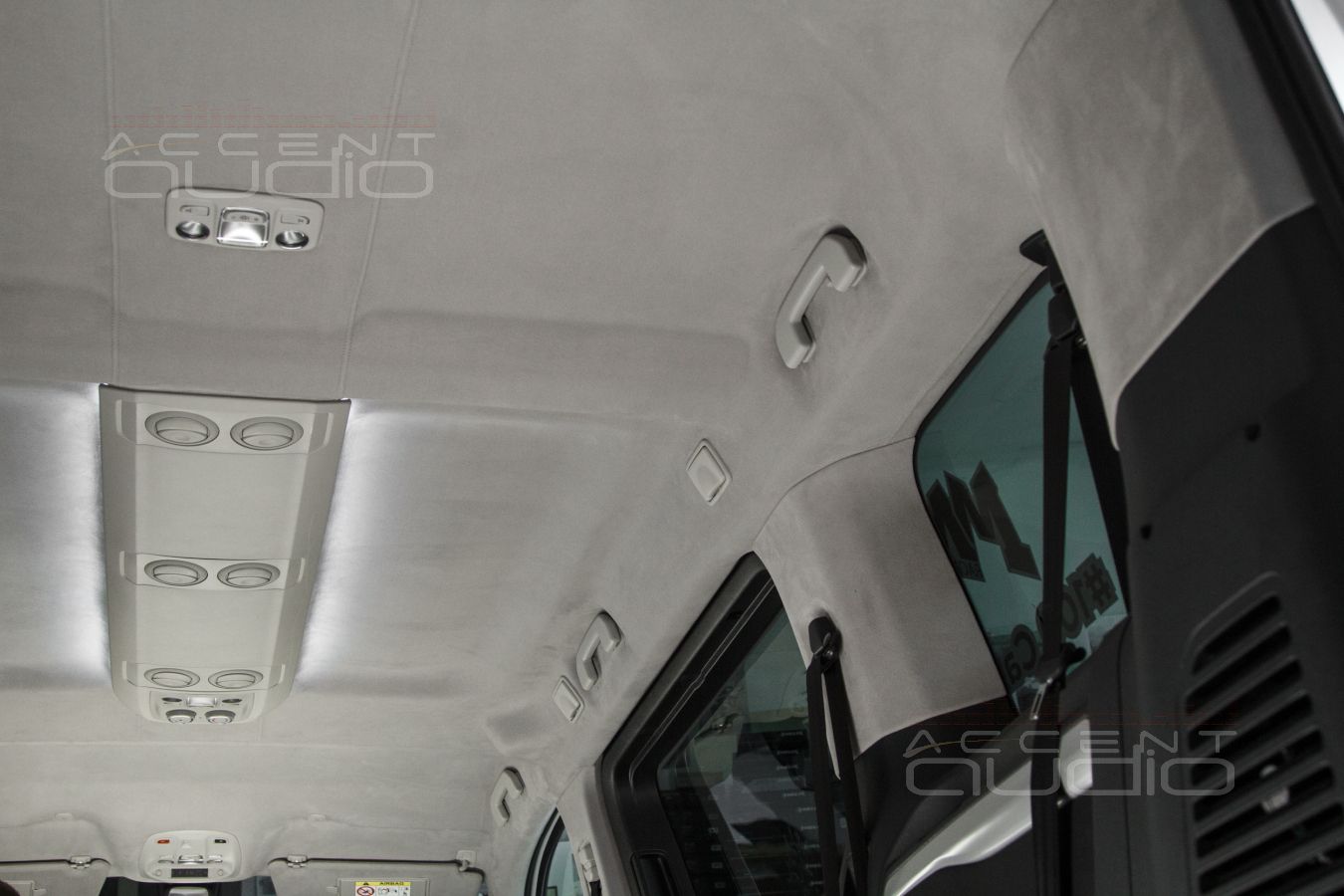 Новый дизайн потолка Opel Zafira и оригинальная подсветка