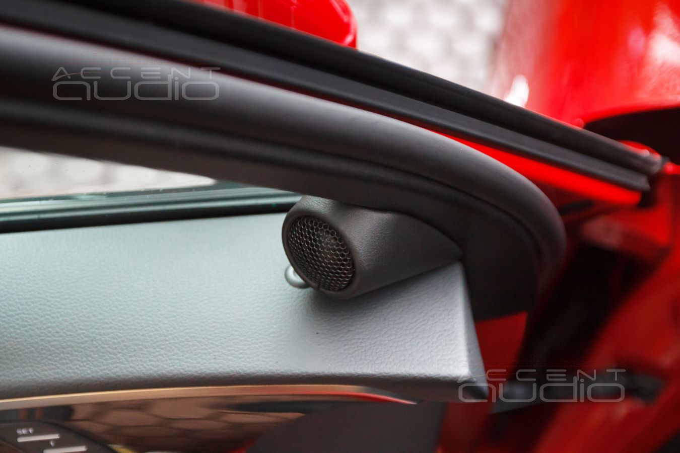 Дизайнерское решение: правильная установка мини-твитеров SOaudio SO19V в A4 Avant 2021