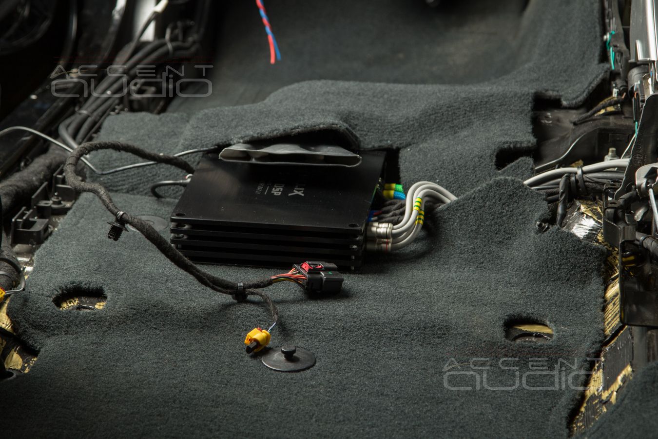 7 каналов усиления и процессинга: монтаж немецких усилителей в американскую машину