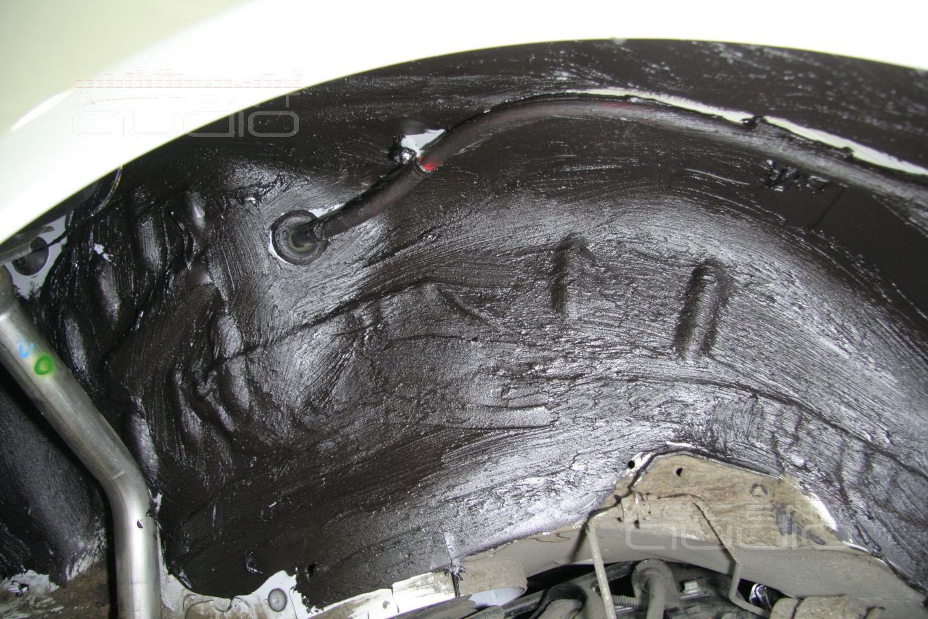 Шумоизоляция колесных арок на Jaguar XF