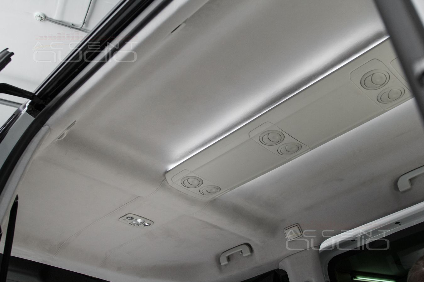 Новый дизайн потолка Opel Zafira и оригинальная подсветка