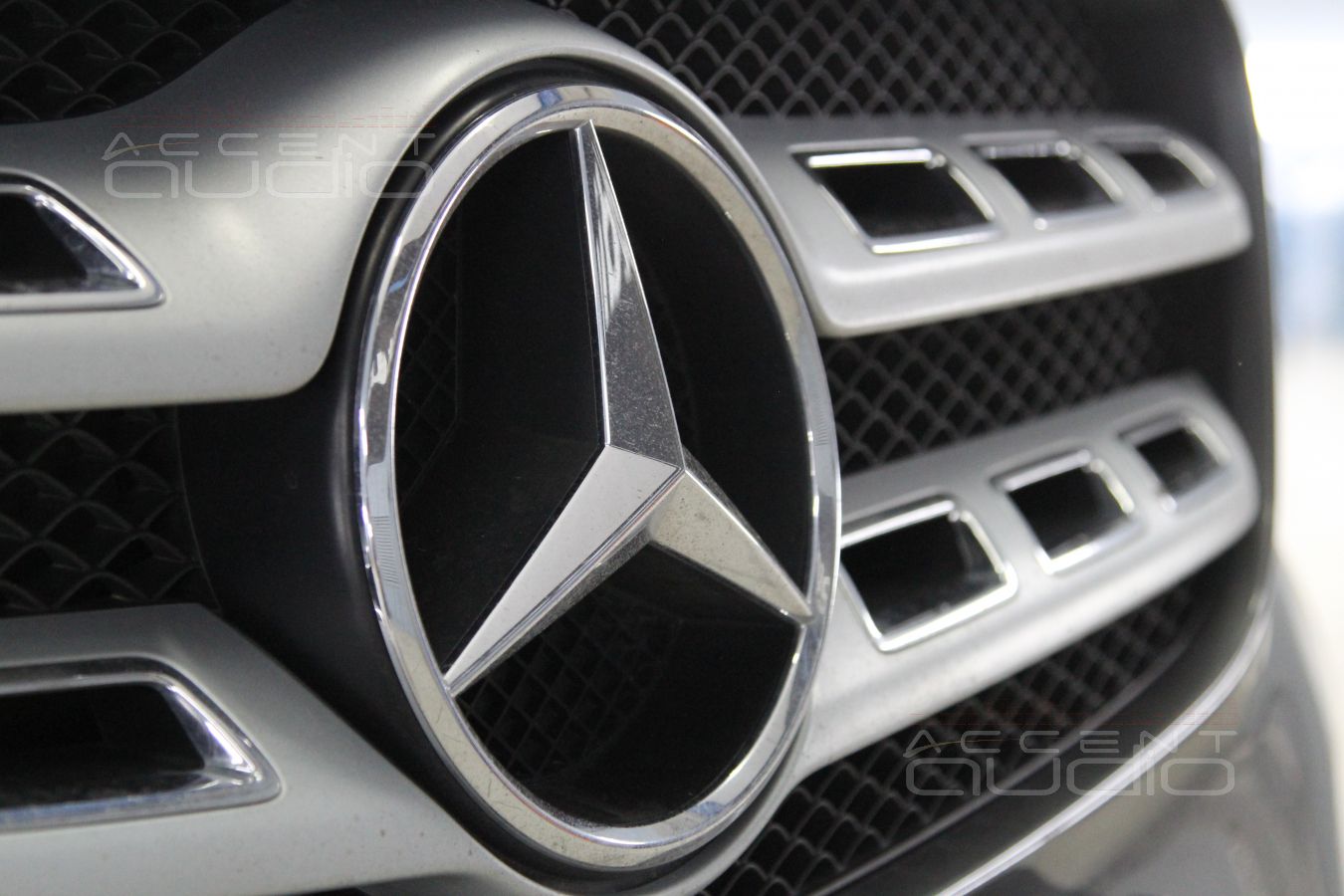 Звук соревновательного уровня...