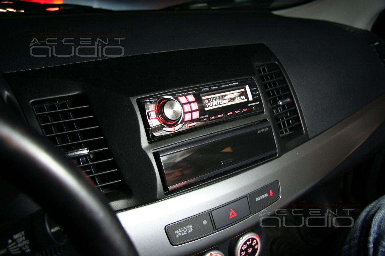 Варианты: новая магнитола в Mitsubishi Lancer X. Alpine 9887 + карман для IPOD