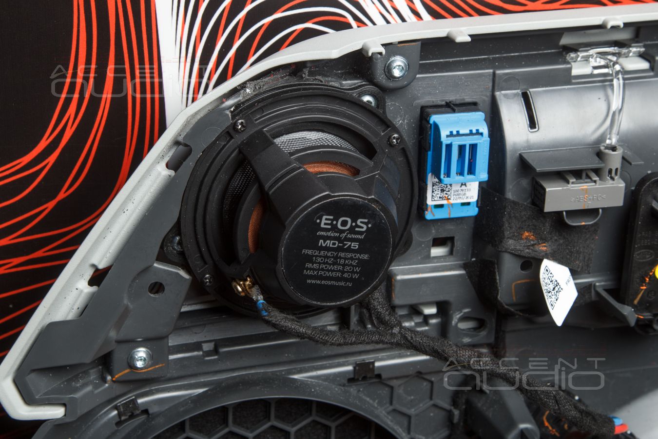 Монтаж СЧ и ВЧ динамиков E.O.S и SOAudio штатно в двери Land Rover Defender