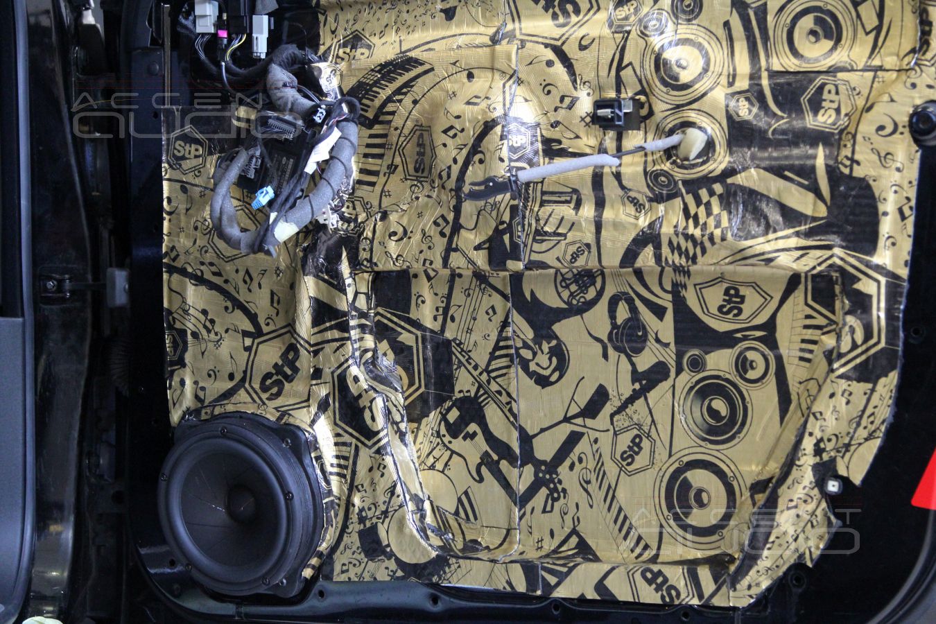 Аудиоподготовка дверей Range Rover Vogue