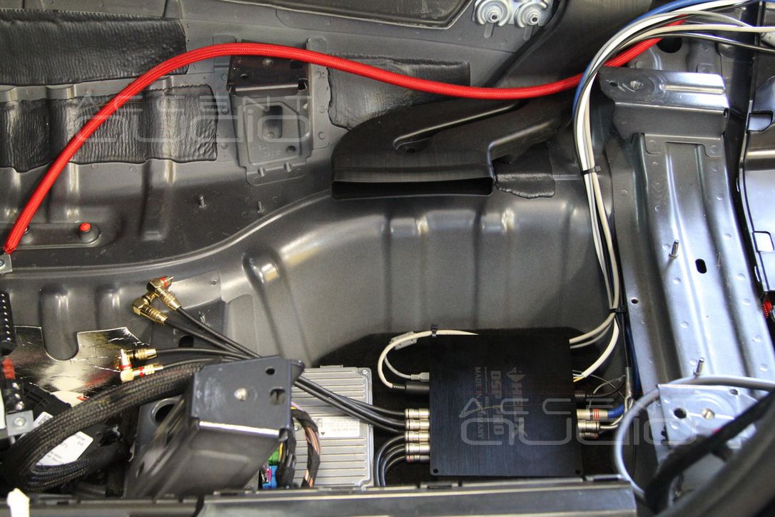 Установка усилителей и аудиопроцессора в Mercedes-Benz GLE