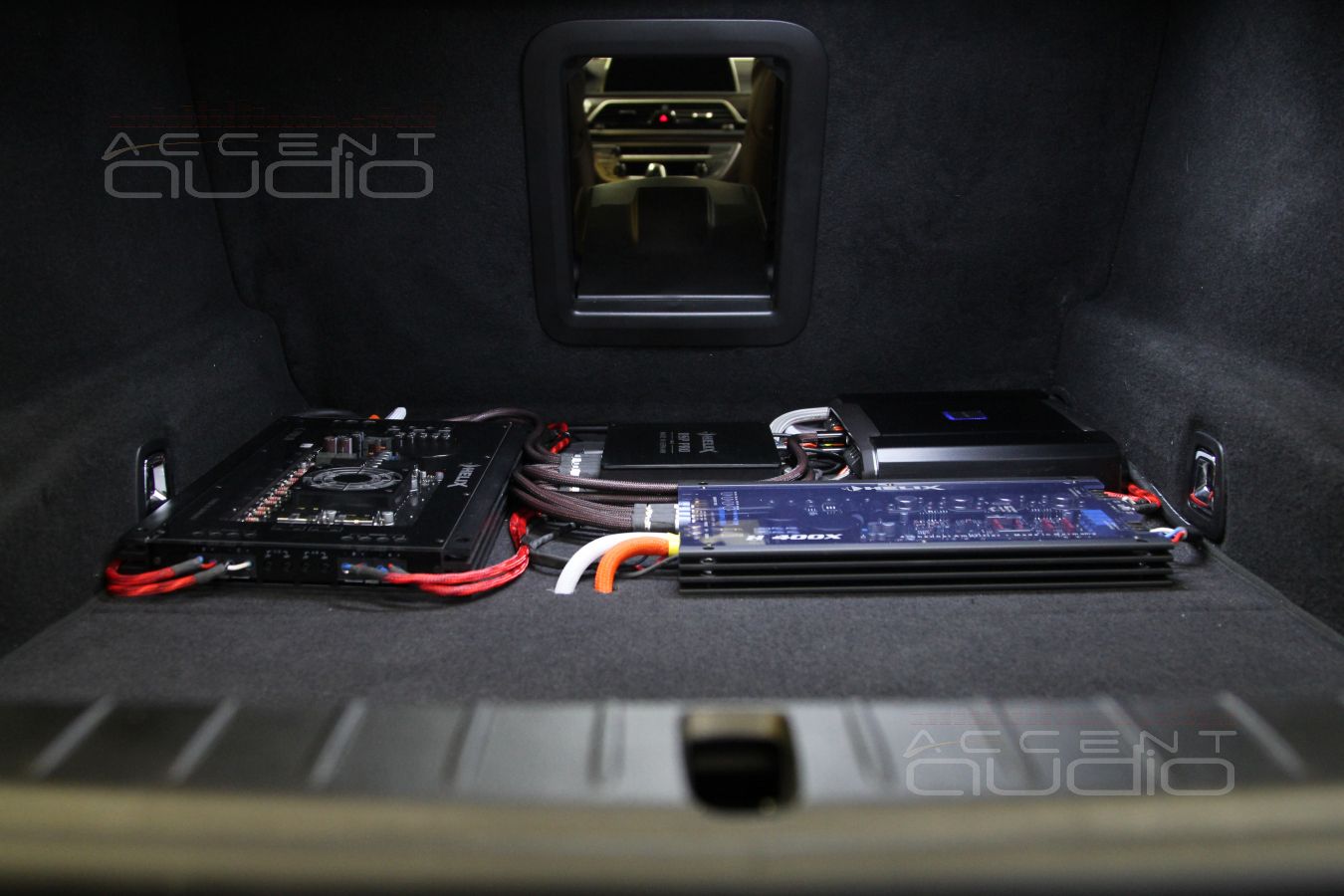 Установка усилителей и аудиопроцессора Helix в BMW 730LD