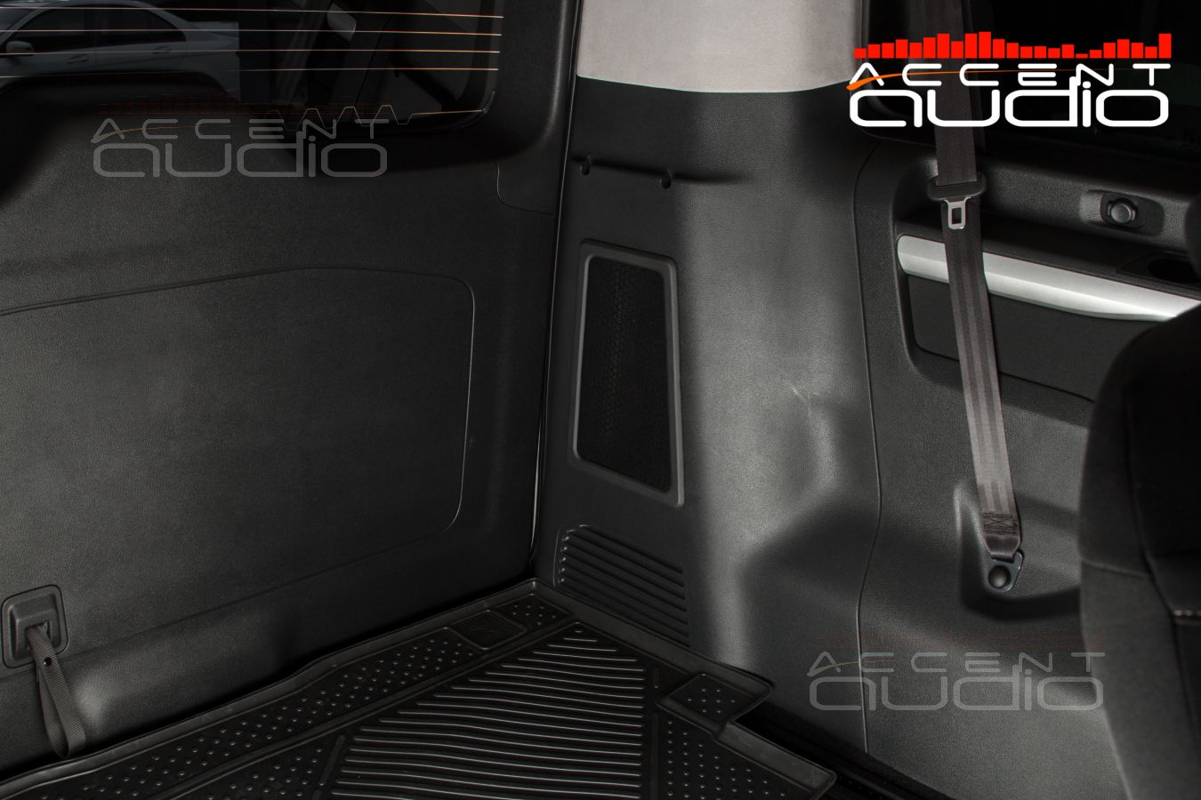 Полностью встроенный сабвуфер-стелс специально для Opel Zafira Life