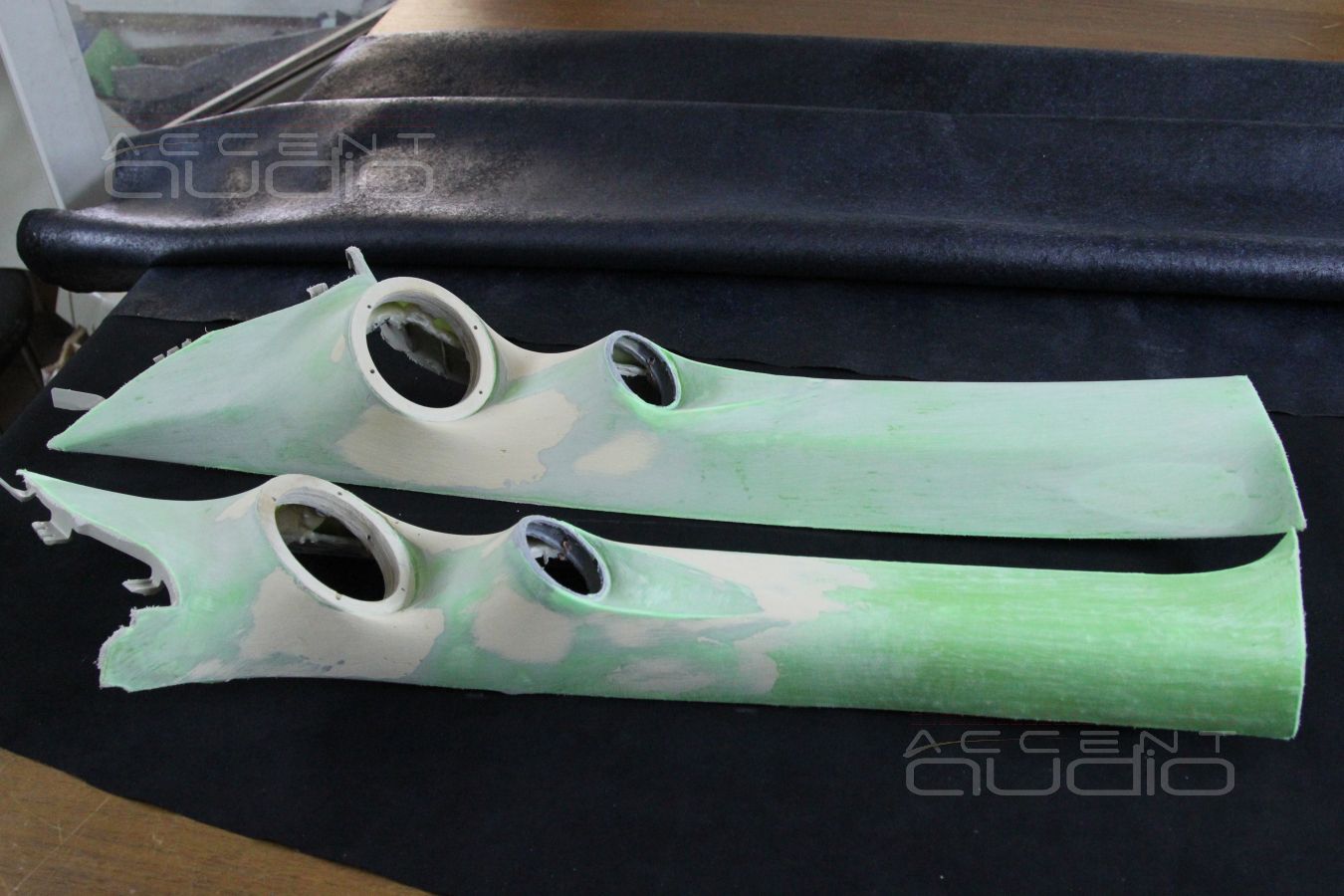 Подиумы под СЧ-ВЧ излучатели в Mitsubishi Outlander 