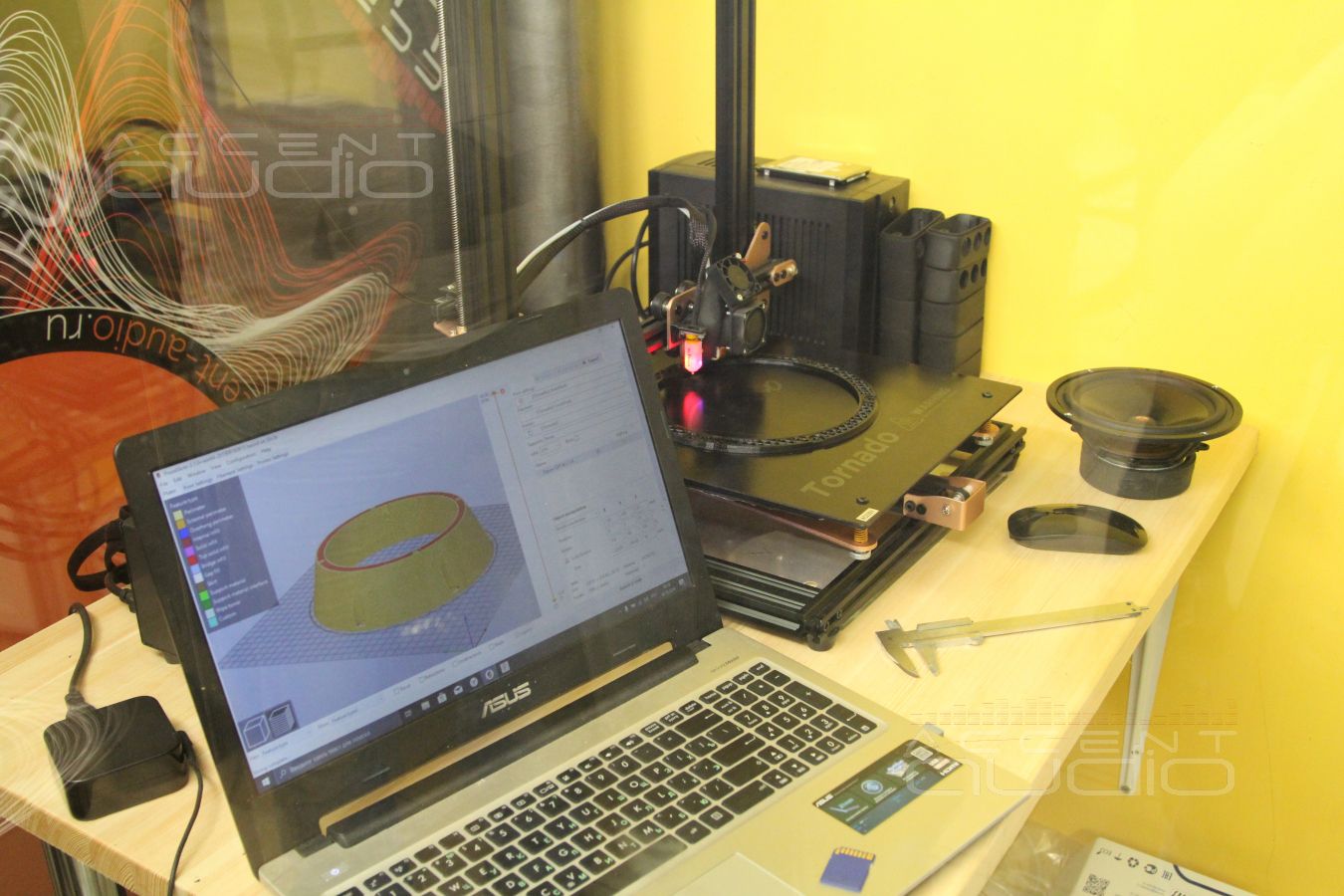 Подиумы на 3D принтере ? Конечно, уже в процессе печати…