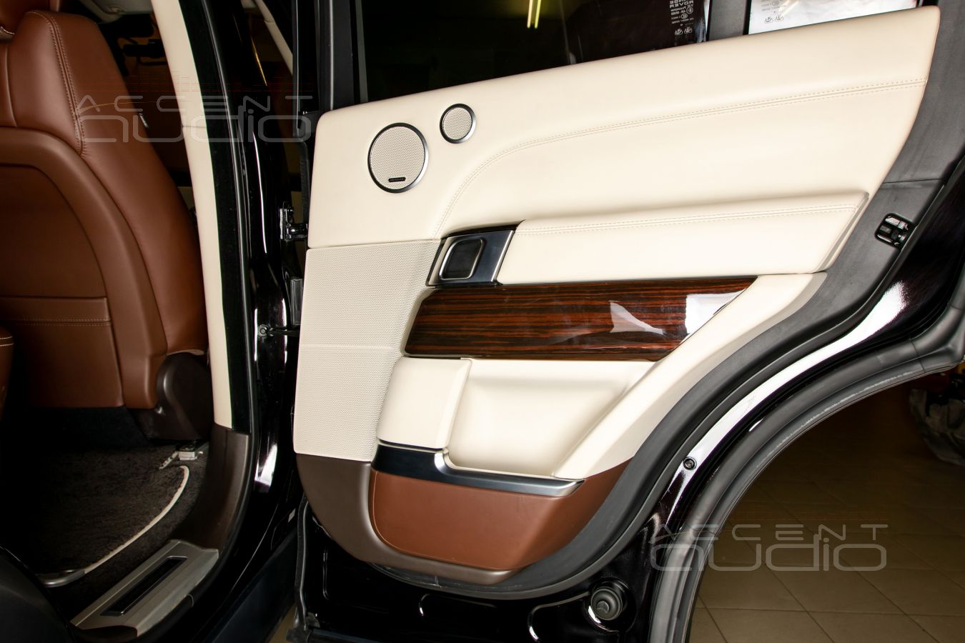 Аудиоподготовка задних дверей RangeRover и установка акустики Morel