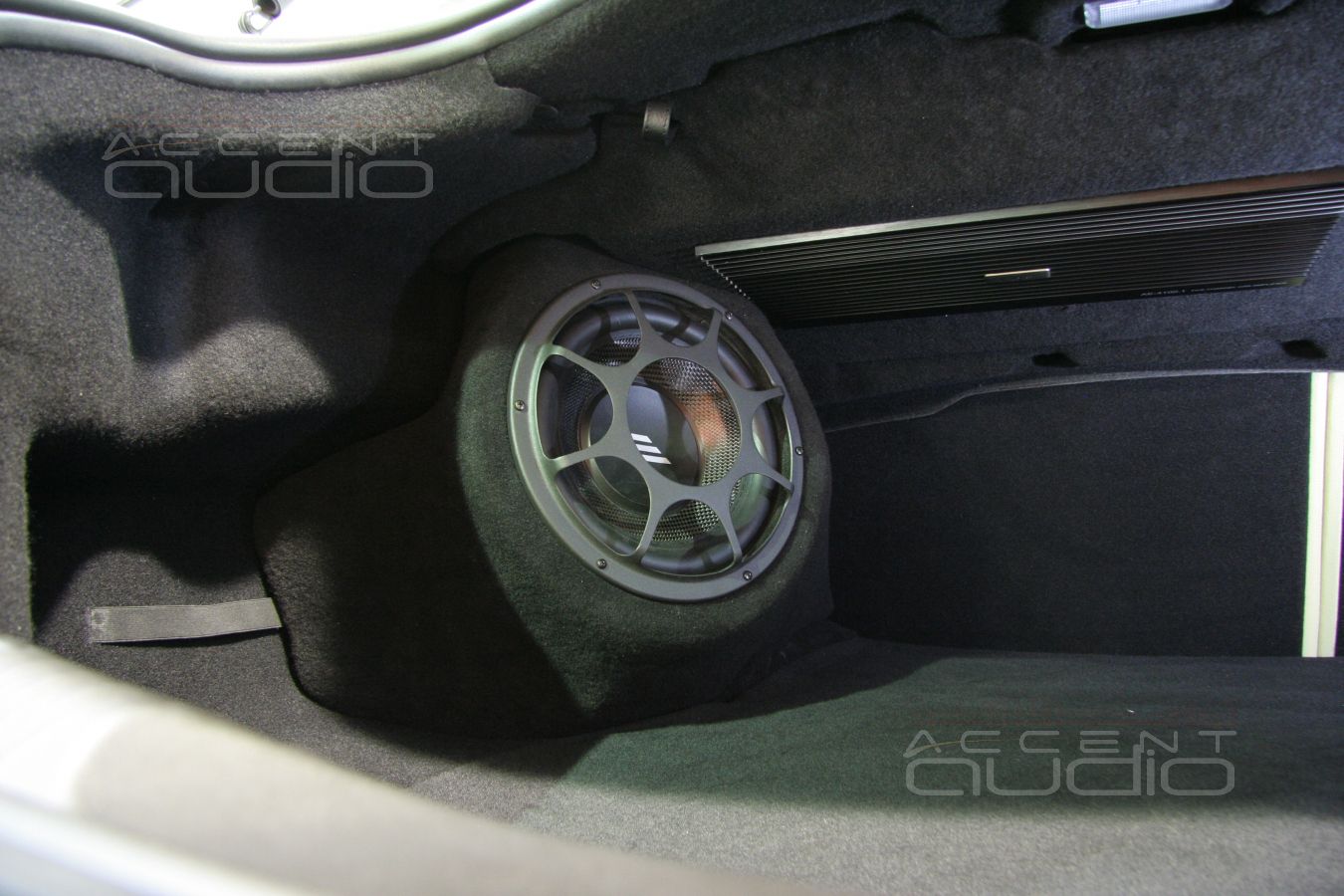 Установка усилителя и сабвуфера в Jaguar XF