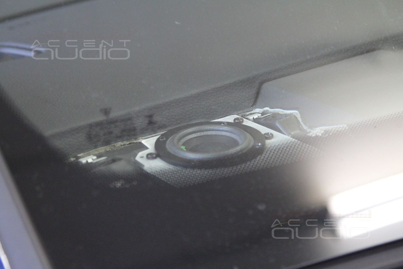 Новая акустика в Porshe Macan - среднечастотные излучатели ScanSpeak