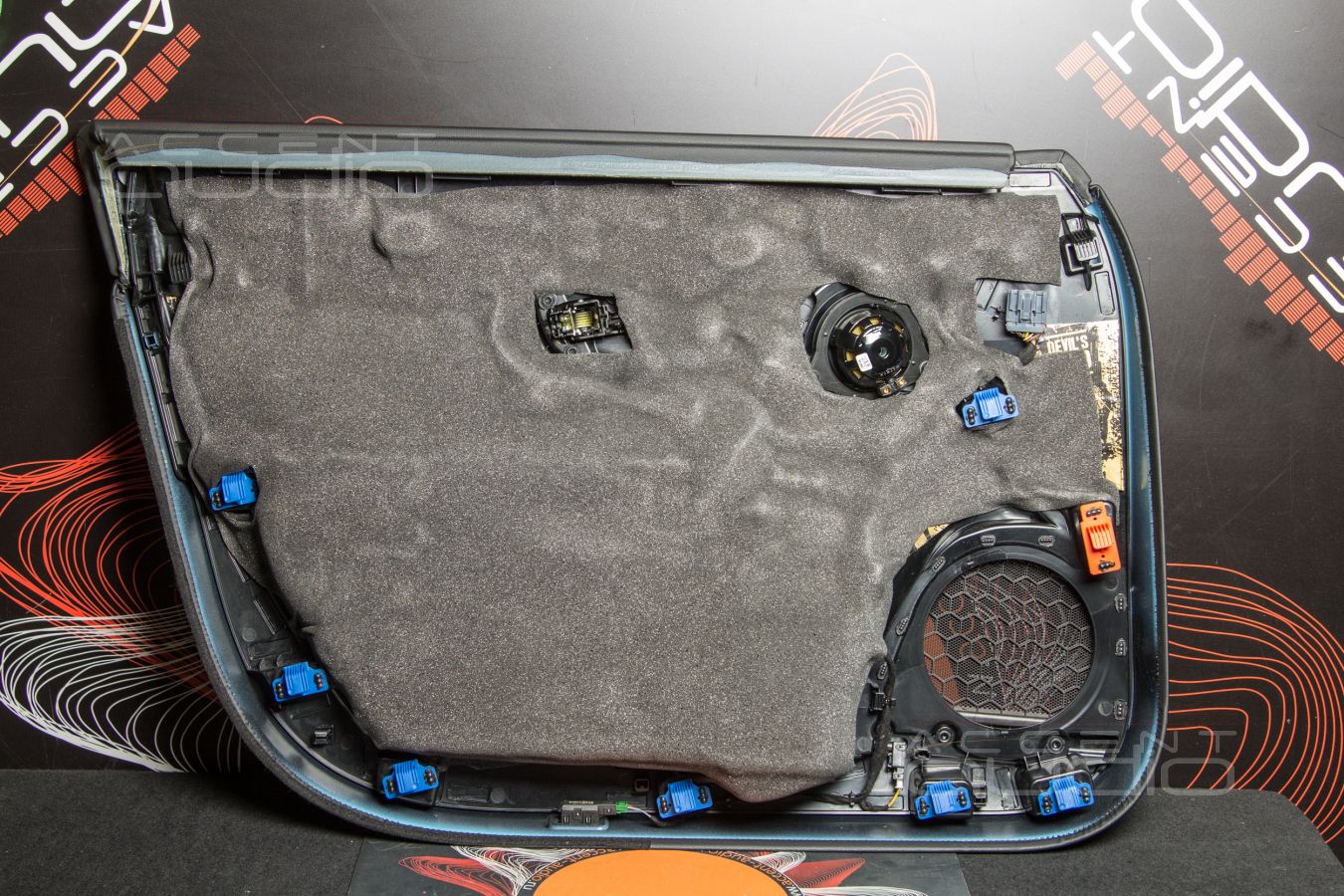 Аудиоподготовка дверей и штатный монтаж новых мидбасовых динамиков SOAudio 165\38