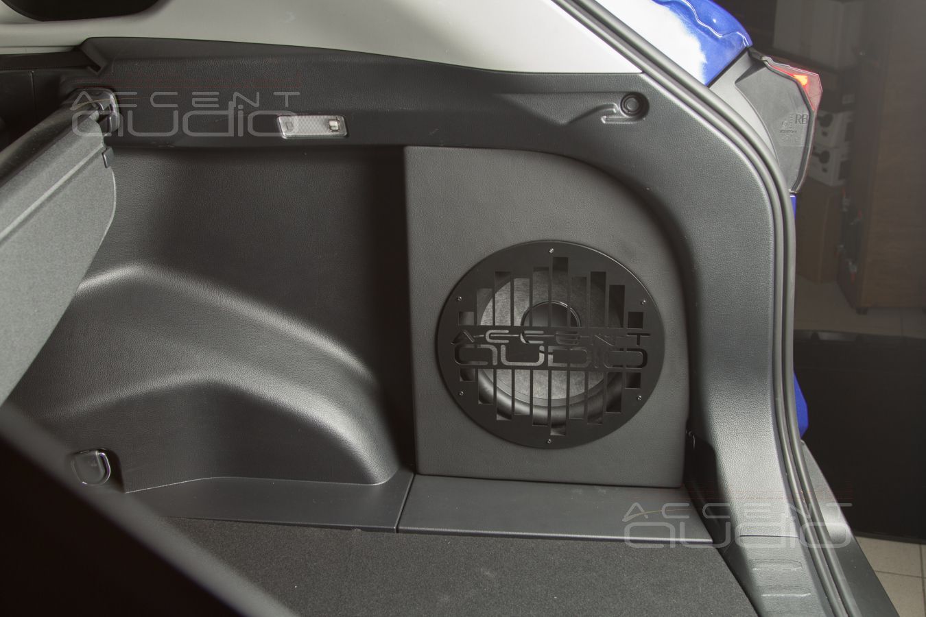 Полная интеграция сабвуфера: новый Eton Graphit 10 в Toyota Rav4