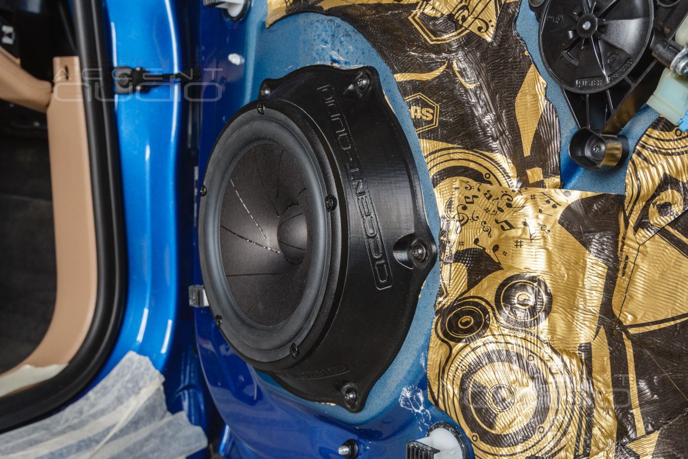 Аудиоподготовка дверей Porsche Macan и установка мидбасов ScanSpeak