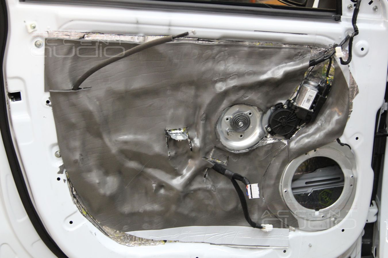 Замена акустических систем (динамиков) в Kia Sportage