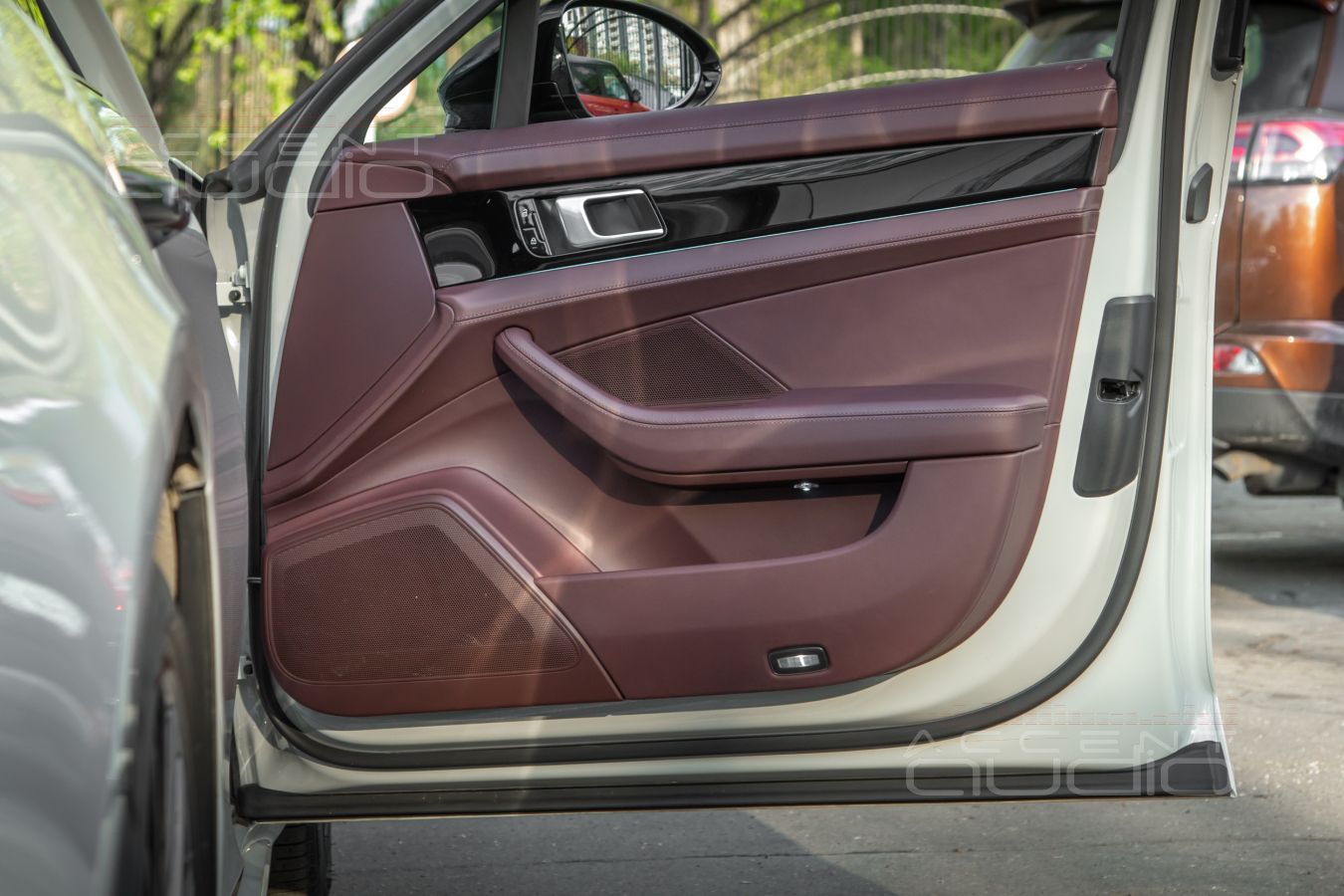 Установка акустики Blam Multix в Panamera в стиле Dali: мидбас и СЧ