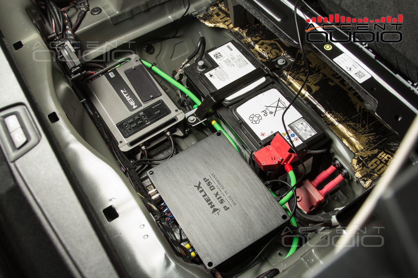Полностью скрытый монтаж компактных усилителей Helix и Hertz в BMW X7