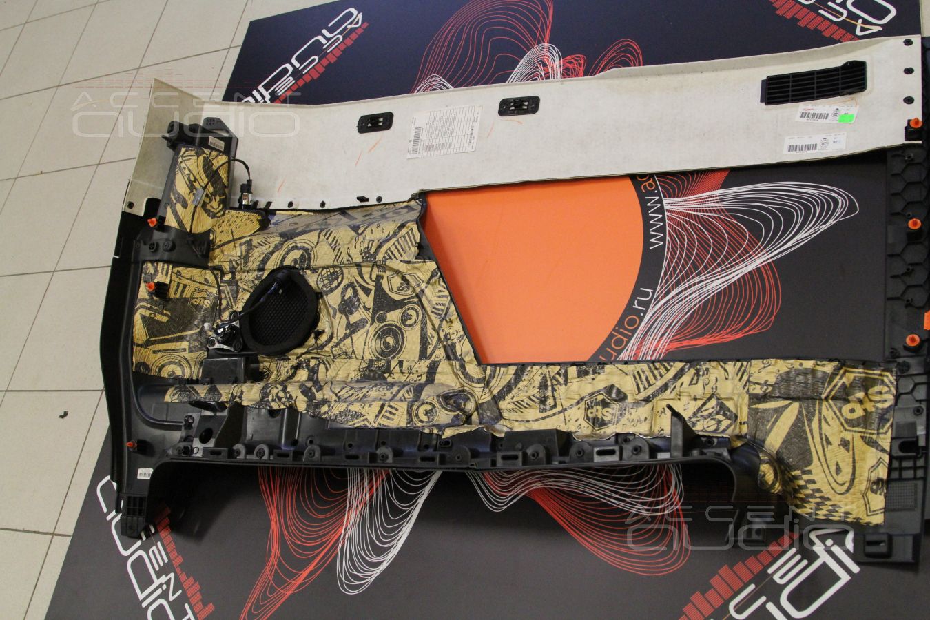 Шумоизоляция Mercedes Vito: пол и задние арки