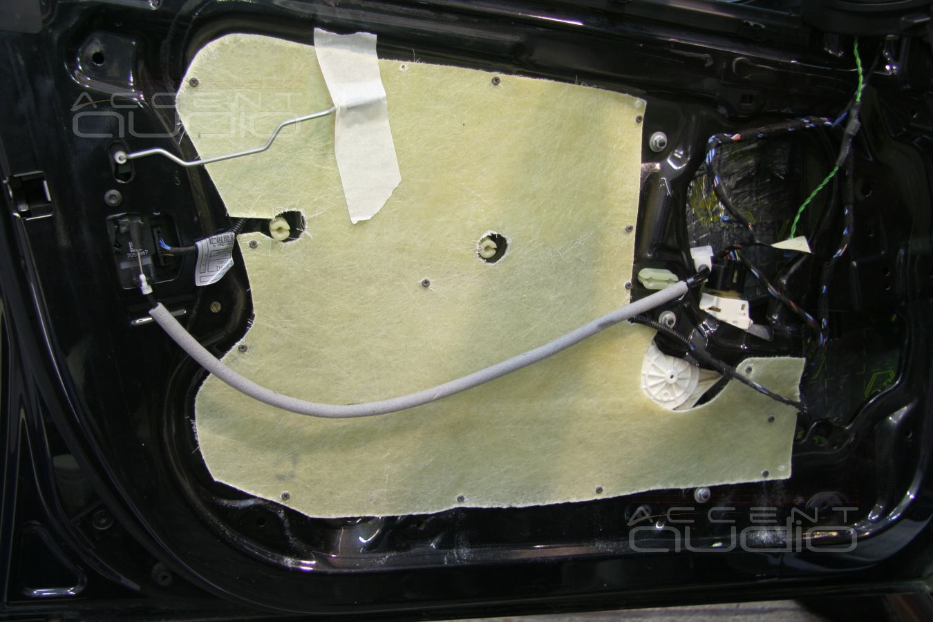 Аудиоподготовка и шумоизоляция дверей в BMW 330i E90