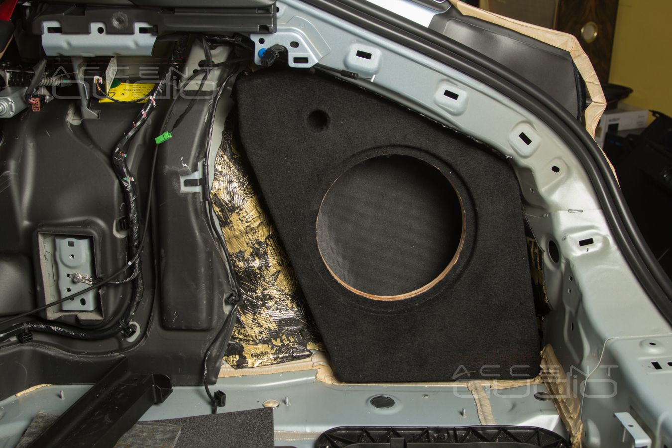 Сабвуфер Eton в Zeekr 001 и его правильный ящик !