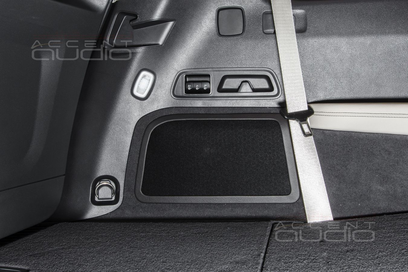 Немецкий сабвуфер Dego в штатном исполнении для Mercedes-Benz GLS 2020