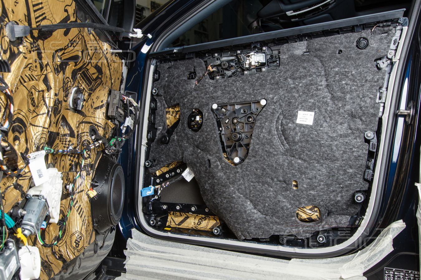 Аудиоподготовка дверей и установка мидбасов ScanSpeak в Porsche Cayenne Coupe