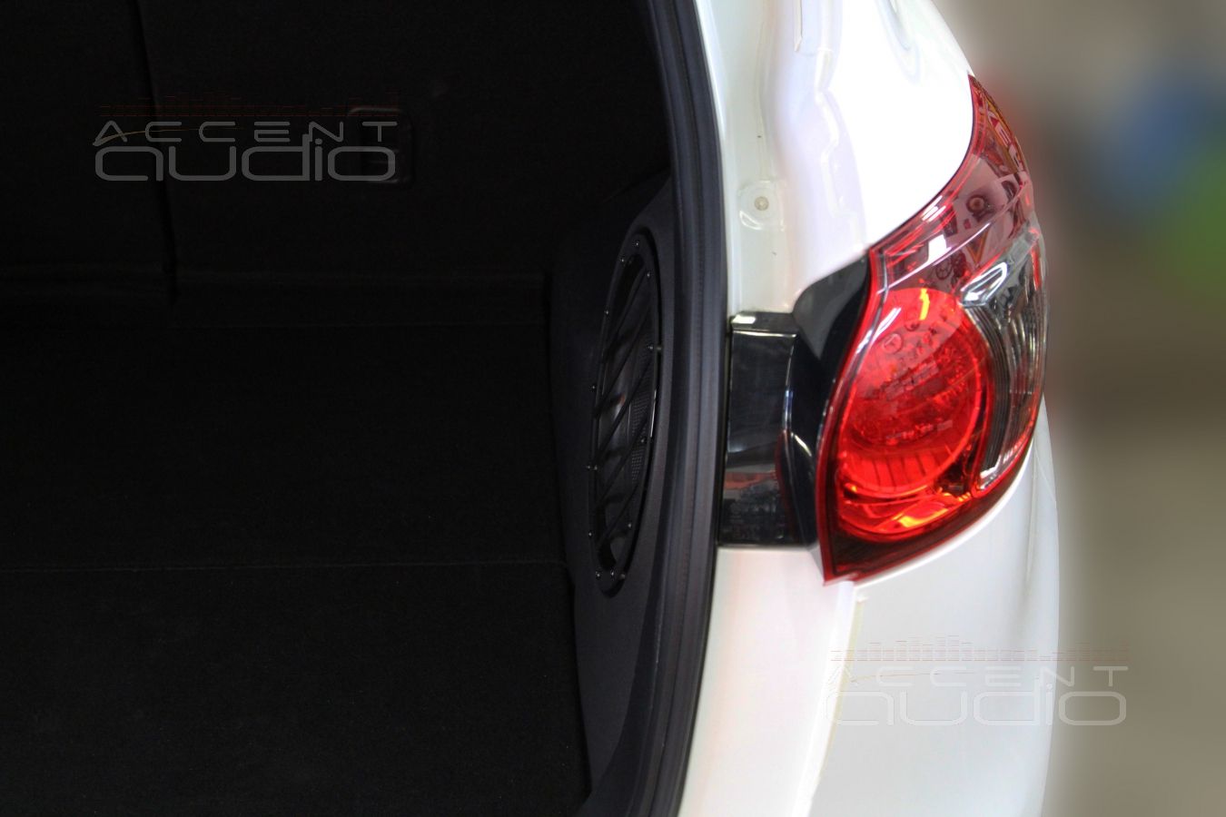 Сабвуфер стелс в Mаzda CX5