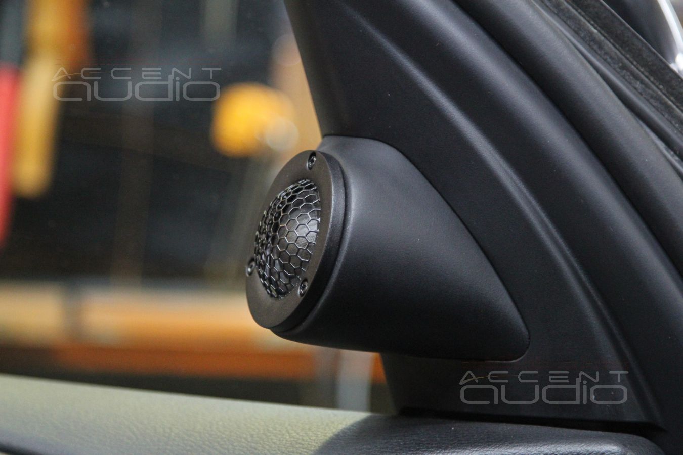 Установка твитеров ScanSpeak в BMW X5 