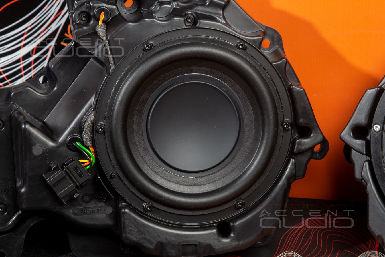 Мидбасы Ground Zero GZPK Reference 180 в новой Audi RS6 Avant штатно !