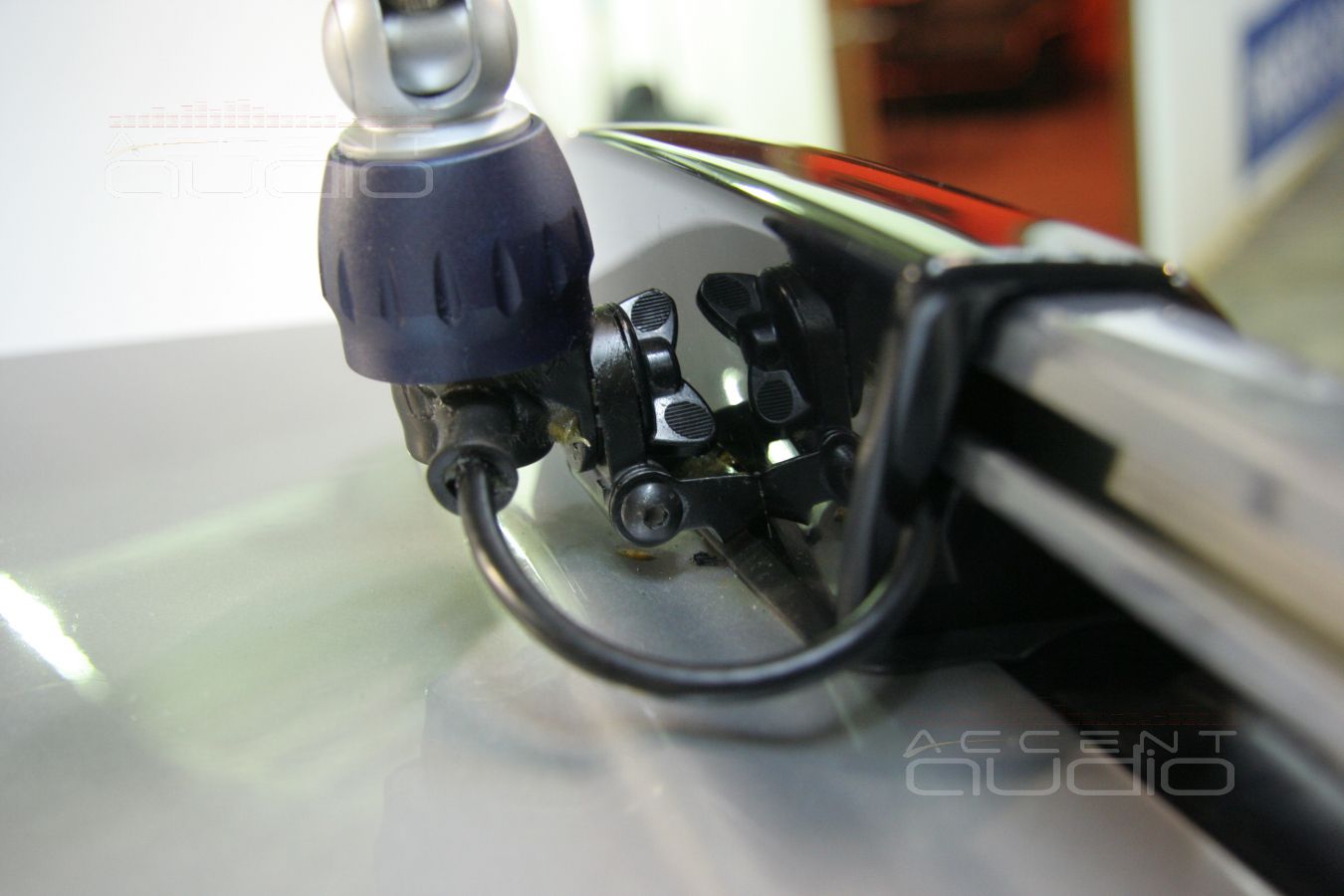 Бережно устанавливаем радиостанцию MegaJet MJ-555 в новый Toyota Highlander