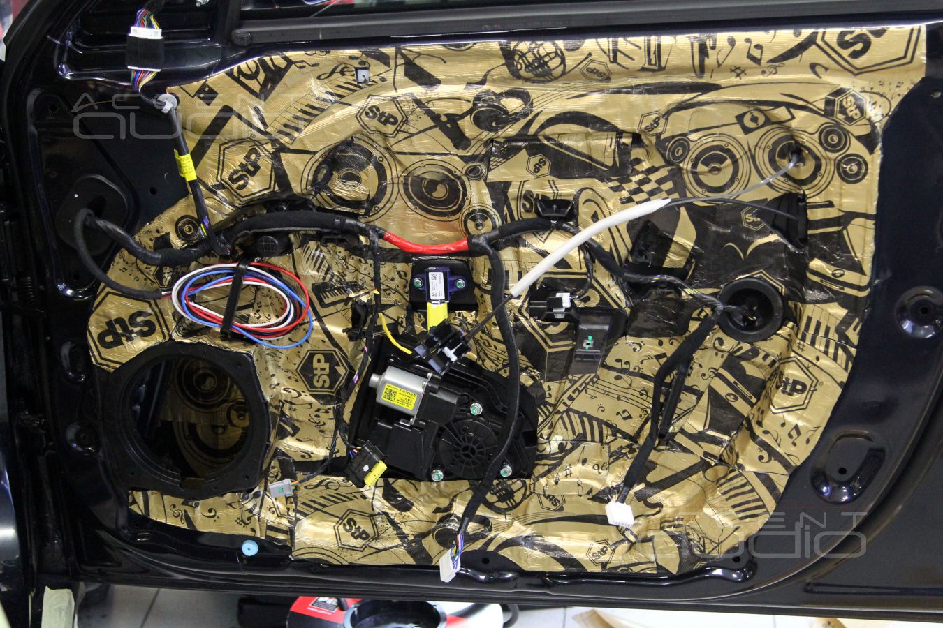 Установка мидбасовых излучателей Eton RSR 160 в двери Kia Optima