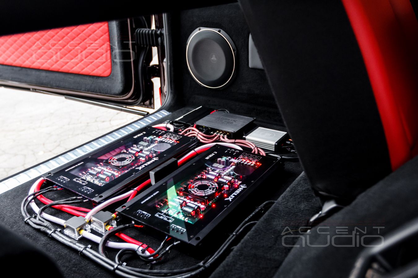 Установка Усилителей Helix, аудиопроцессора Helix и адаптера шины Most в Gelandewagen