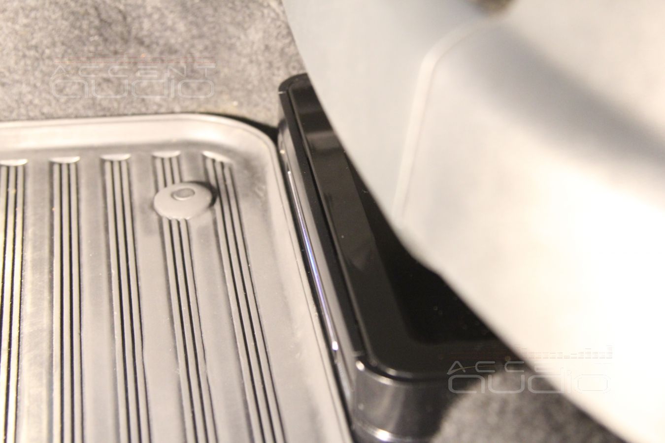 Усилитель Alpine PDX F4 в в Skoda Octavia 5