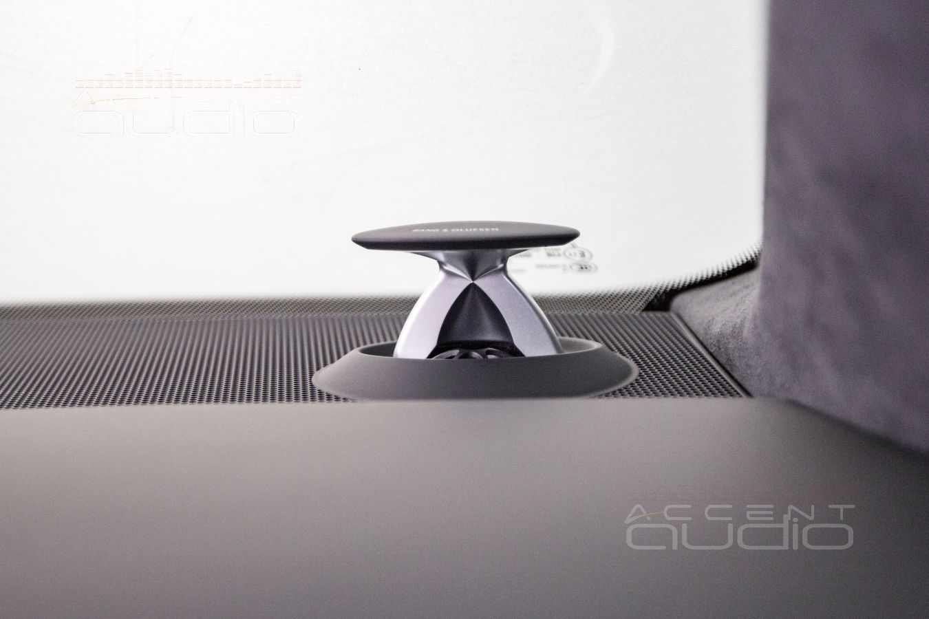 Среднечастотные излучатели Brax ML3 вместо сомнительных выезжалок – штатно для RS 6