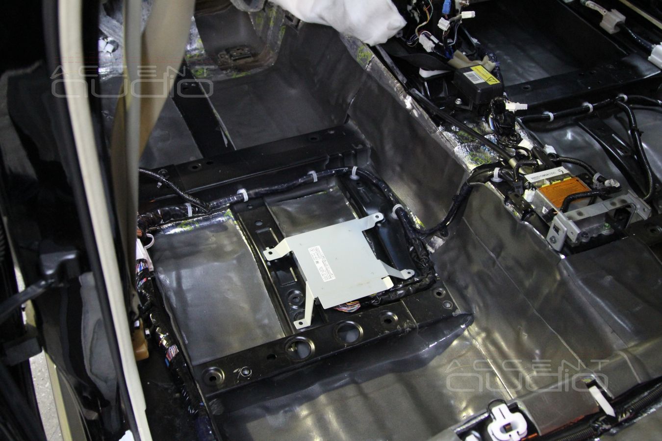 Шумоизоляция Infiniti FX35: теплоизоляционный слой