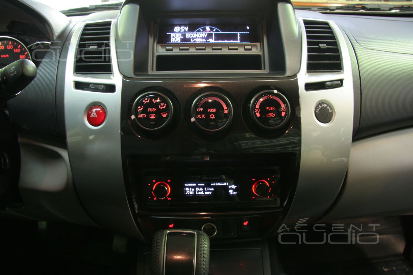 Установка магнитолы в Mitsubishi Pajero Sport