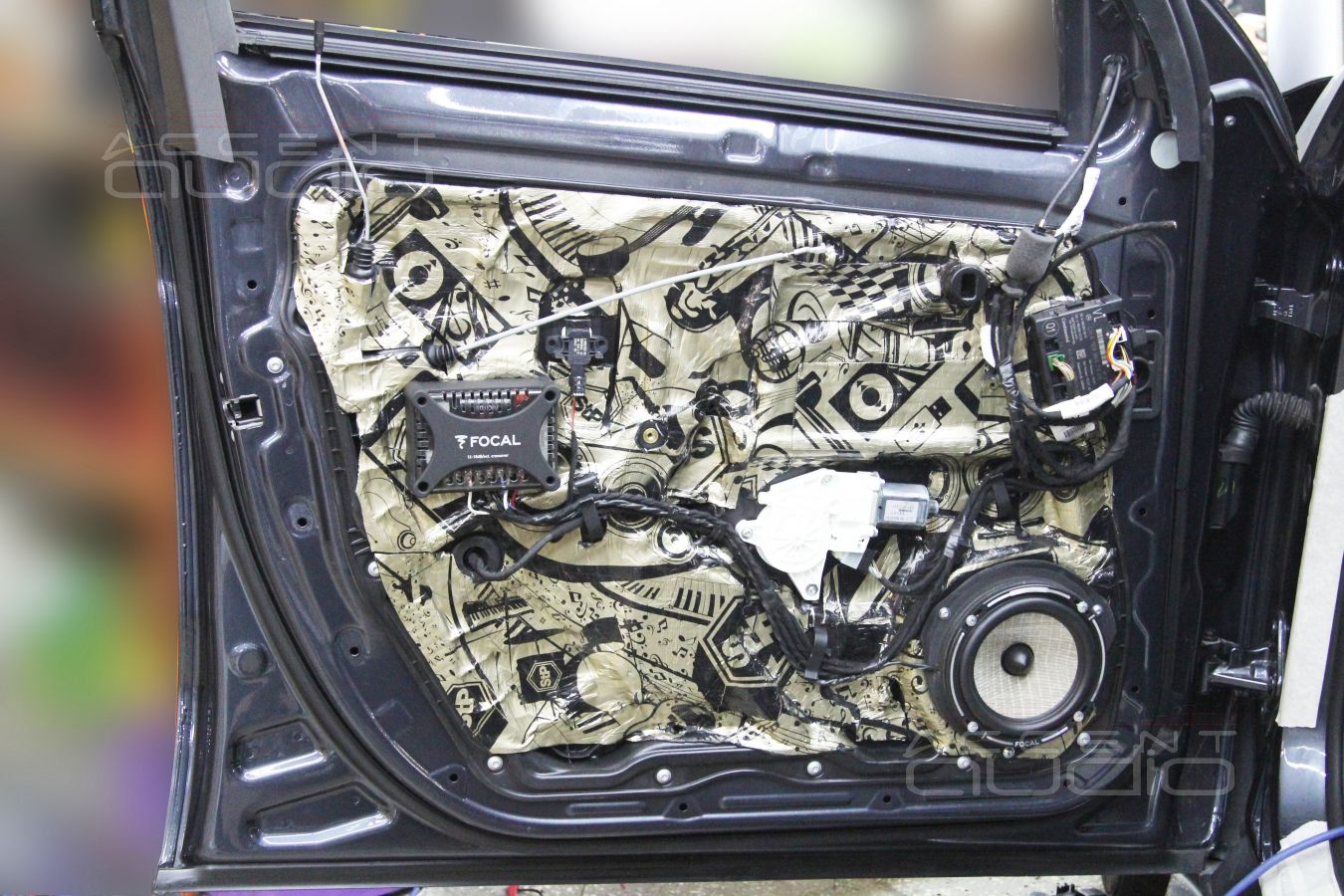 Установка акустики Focal в Mercedes ML