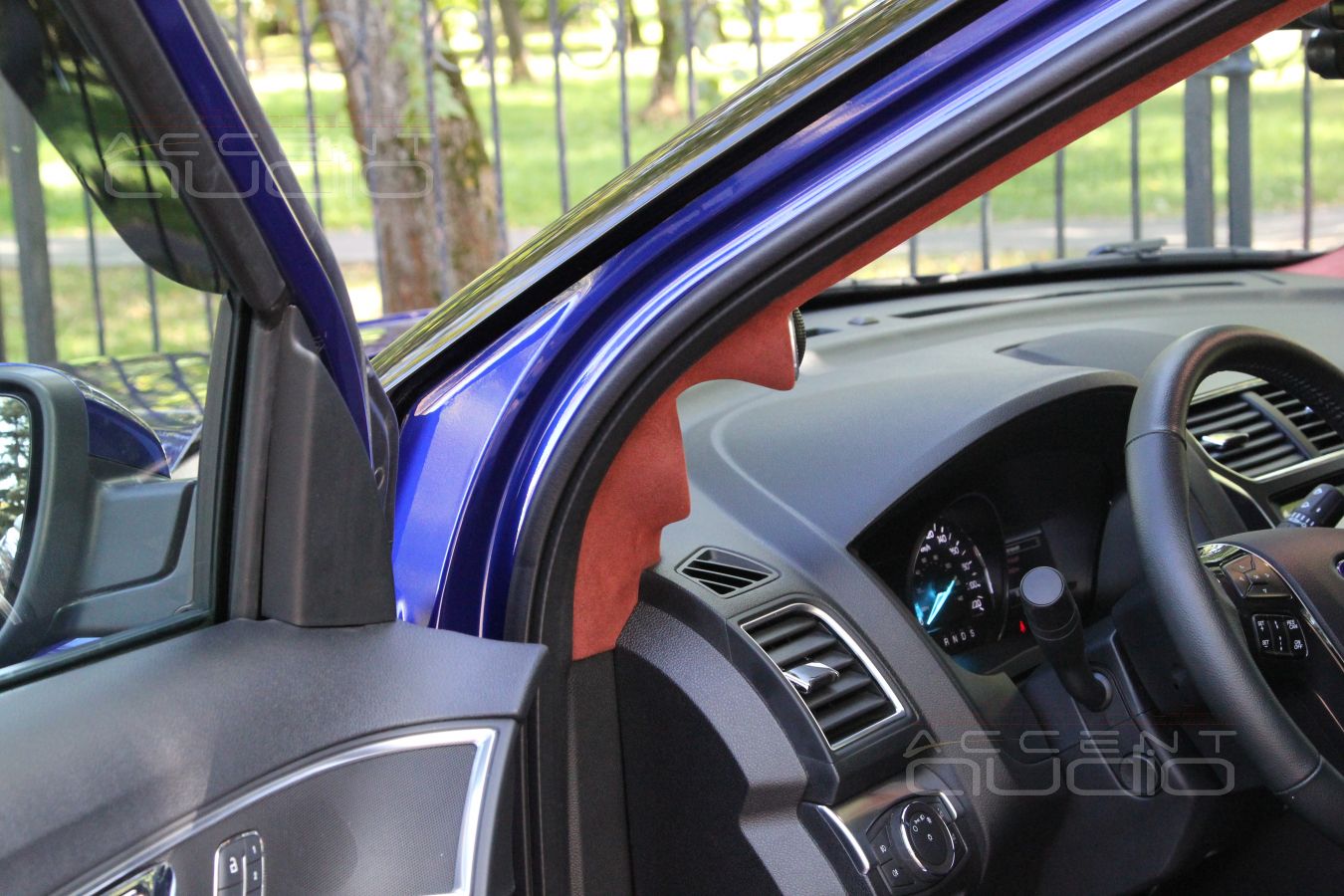 Установка СЧ-ВЧ: подиумы под твитеры и среднечастотные динамики в Ford Explorer